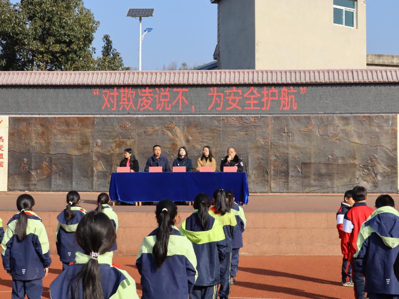 圖2  紅果司法所聯(lián)合婦聯(lián)、派出所等部門，走進(jìn)紅果街道沙坨小學(xué)開展防欺凌專題講座.jpg