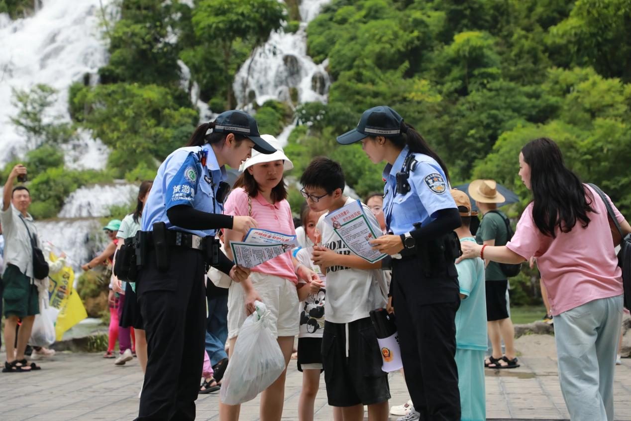 黔南州“民法典宣傳月”活動(dòng)熱潮涌動(dòng)